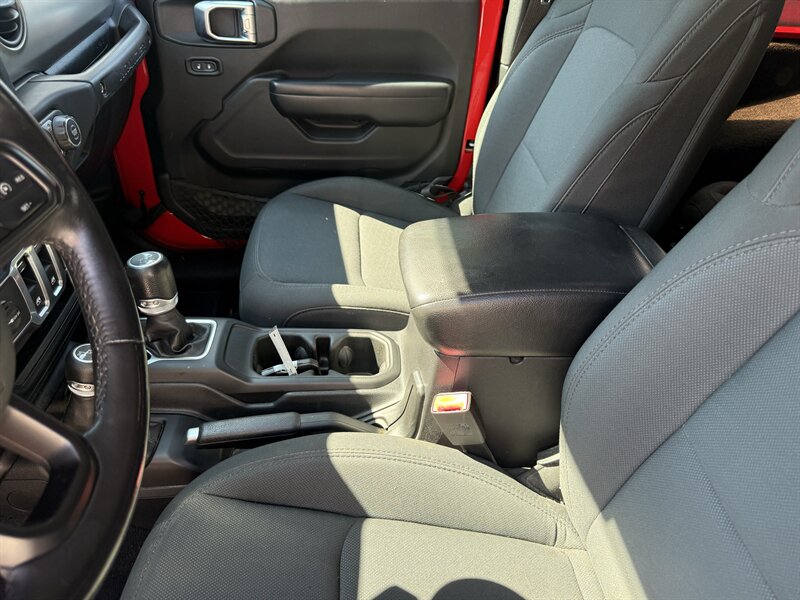 2018 Jeep Wrangler Sport S - Photo 9 - Nashville, TN 37210