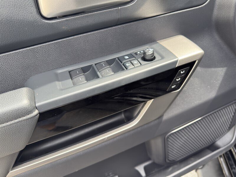 2022 Toyota Tundra Limited photo 17