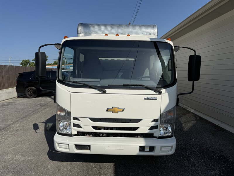 2022 Chevrolet 4500 LCF 4500 LCF - Photo 3 - Nashville, TN 37210