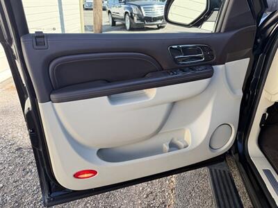 2011 Cadillac Escalade Hybrid Platinum Hybrid - Photo 16 - Nashville, TN 37210