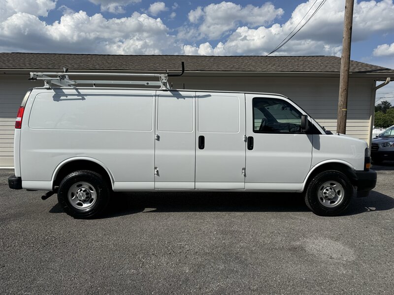 2022 Chevrolet Express 3500 Extended Work Van's photo