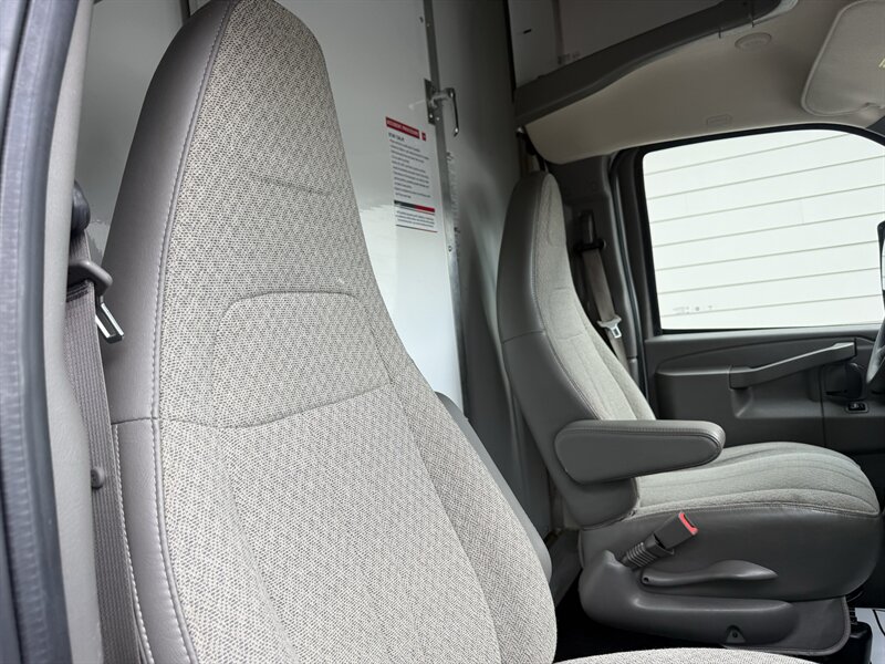 2022 Chevrolet Express 3500 - Photo 5 - Nashville, TN 37210