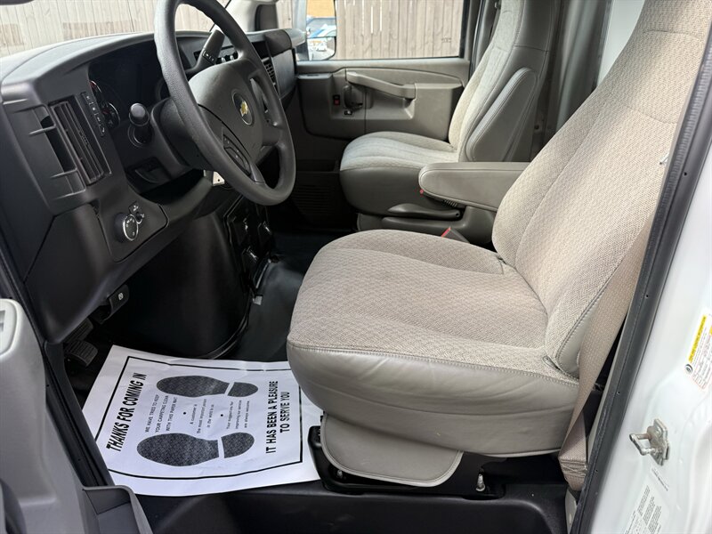 2022 Chevrolet Express 3500 - Photo 23 - Nashville, TN 37210