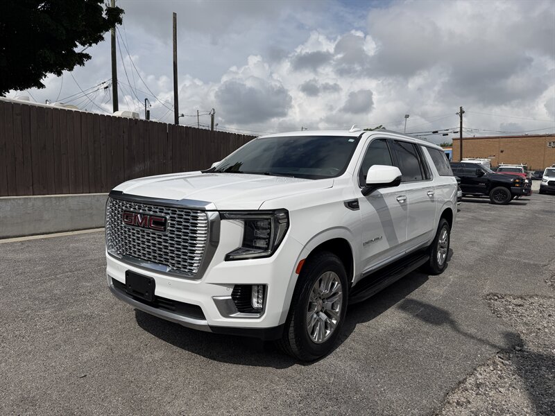 2022 GMC Yukon XL Denali - Photo 5 - Nashville, TN 37210