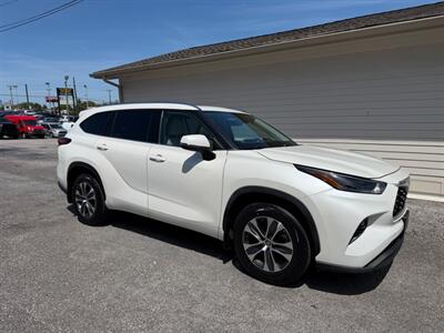 2021 Toyota Highlander Hybrid XLE   - Photo 2 - Nashville, TN 37210