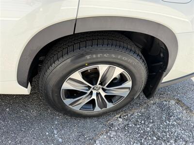 2021 Toyota Highlander Hybrid XLE   - Photo 14 - Nashville, TN 37210