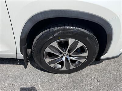 2021 Toyota Highlander Hybrid XLE   - Photo 12 - Nashville, TN 37210