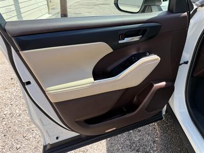 2021 Toyota Highlander Hybrid XLE   - Photo 17 - Nashville, TN 37210