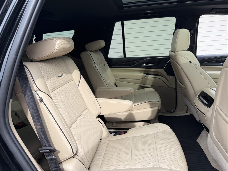 2021 Cadillac Escalade Premium Luxury   - Photo 31 - Nashville, TN 37210