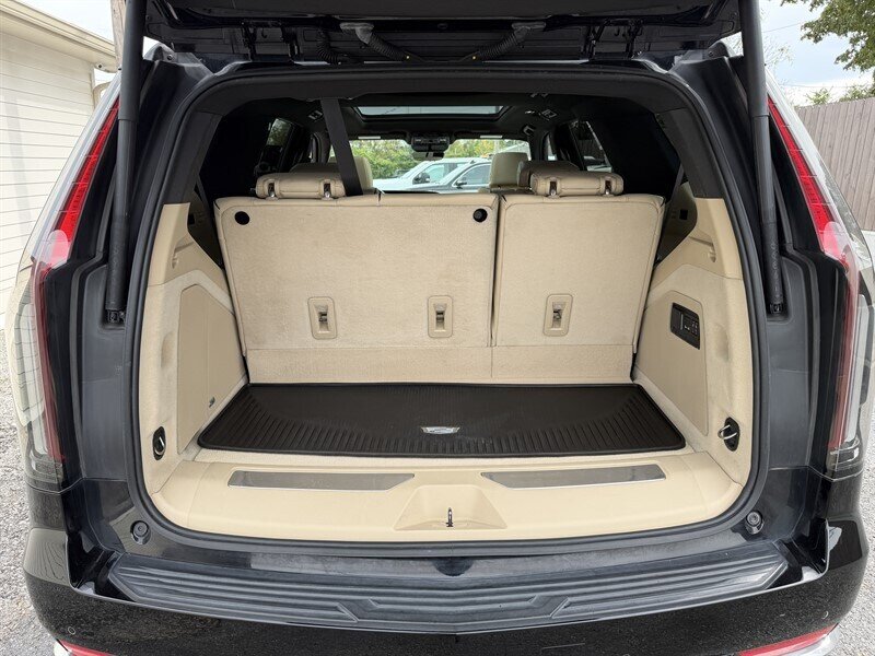 2021 Cadillac Escalade Premium Luxury   - Photo 27 - Nashville, TN 37210