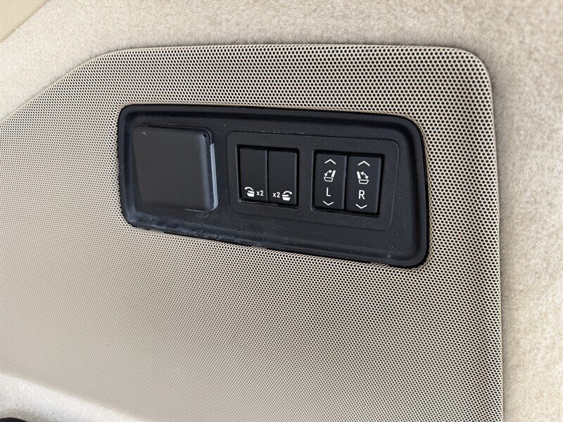 2021 Cadillac Escalade Premium Luxury   - Photo 28 - Nashville, TN 37210