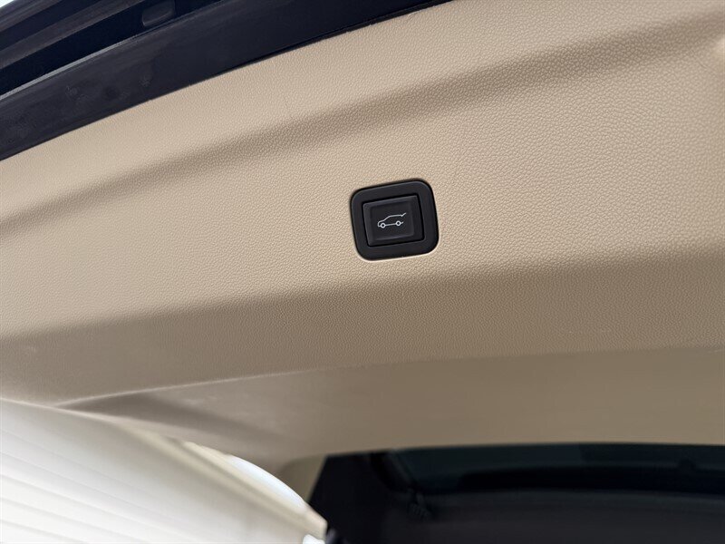 2021 Cadillac Escalade Premium Luxury   - Photo 29 - Nashville, TN 37210