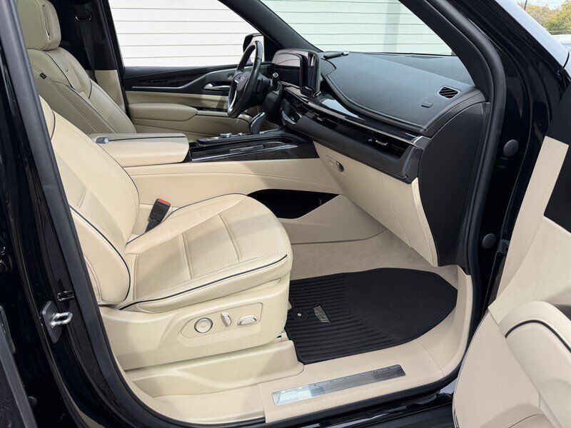 2021 Cadillac Escalade Premium Luxury   - Photo 32 - Nashville, TN 37210