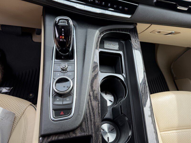 2021 Cadillac Escalade Premium Luxury   - Photo 42 - Nashville, TN 37210