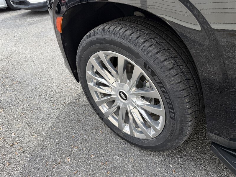 2021 Cadillac Escalade Premium Luxury   - Photo 13 - Nashville, TN 37210