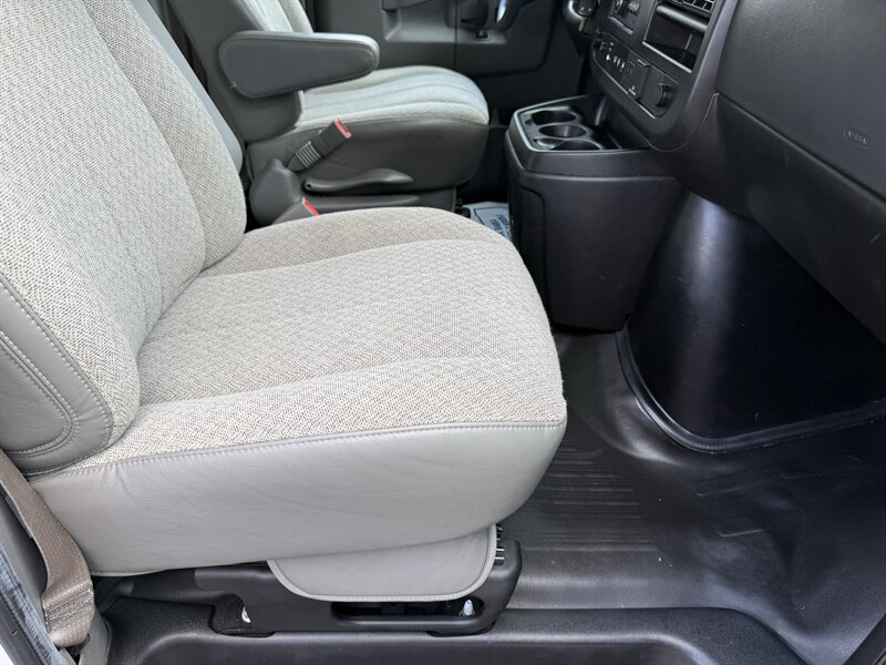 2021 Chevrolet Express 3500 - Photo 16 - Nashville, TN 37210