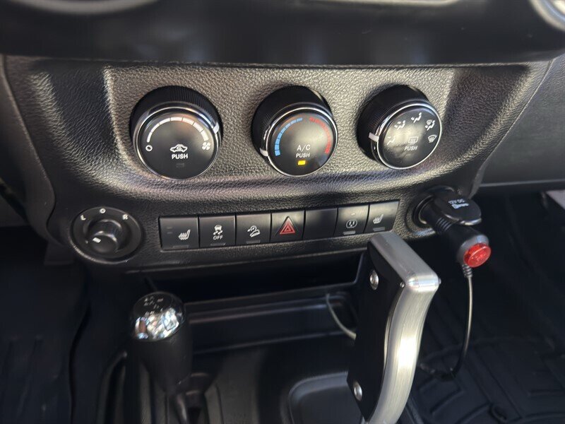 2013 Jeep Wrangler Rubicon Anniversary Edition photo 30