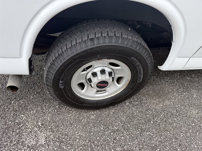 2022 GMC Savana 2500 CARGO VAN - Photo 11 - Nashville, TN 37210
