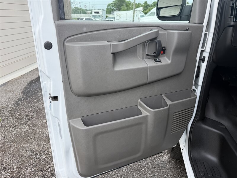 2022 GMC Savana 2500 CARGO VAN - Photo 15 - Nashville, TN 37210