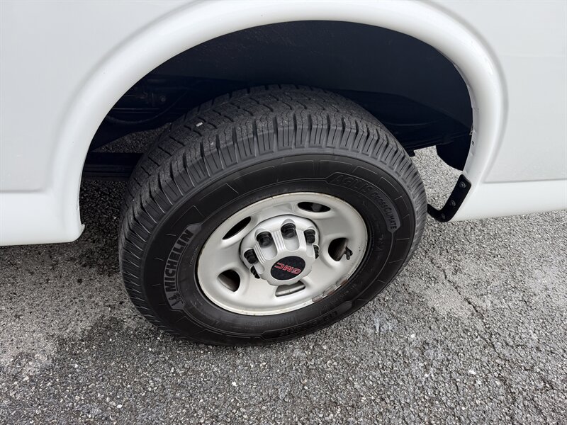 2022 GMC Savana 2500 CARGO VAN - Photo 14 - Nashville, TN 37210
