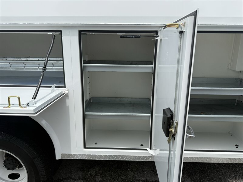 2023 Ford E-350 SD - Photo 35 - Nashville, TN 37210