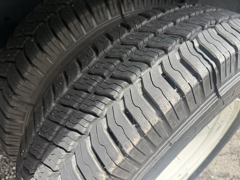 2023 Ford E-350 SD - Photo 2 - Nashville, TN 37210