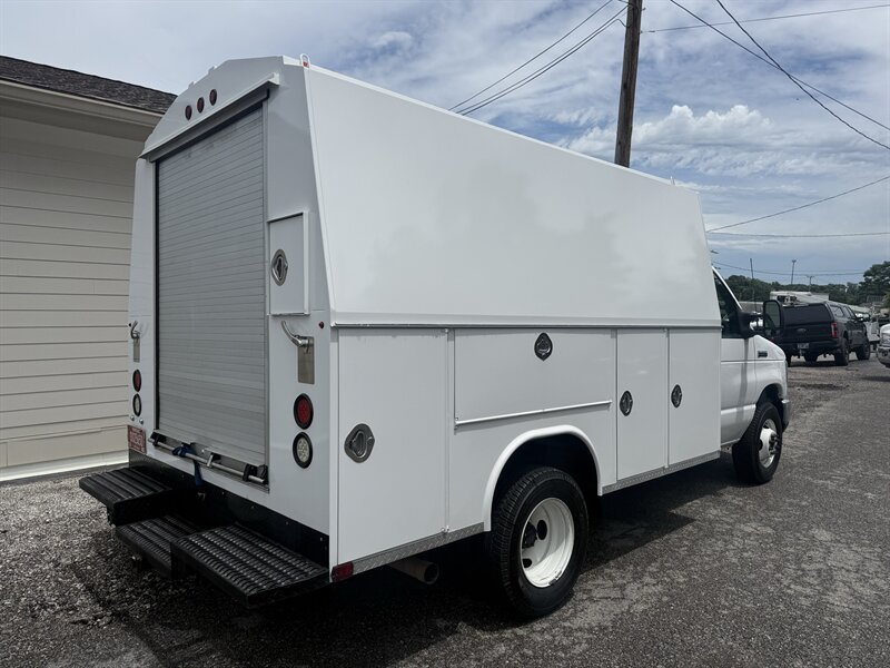 2023 Ford E-350 SD - Photo 3 - Nashville, TN 37210
