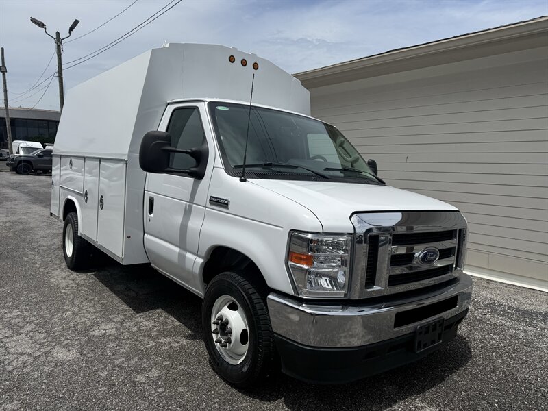 2023 Ford E-350 SD - Photo 11 - Nashville, TN 37210