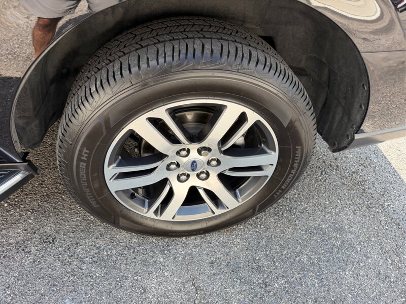 2022 Ford Expedition Limited - Photo 16 - Nashville, TN 37210