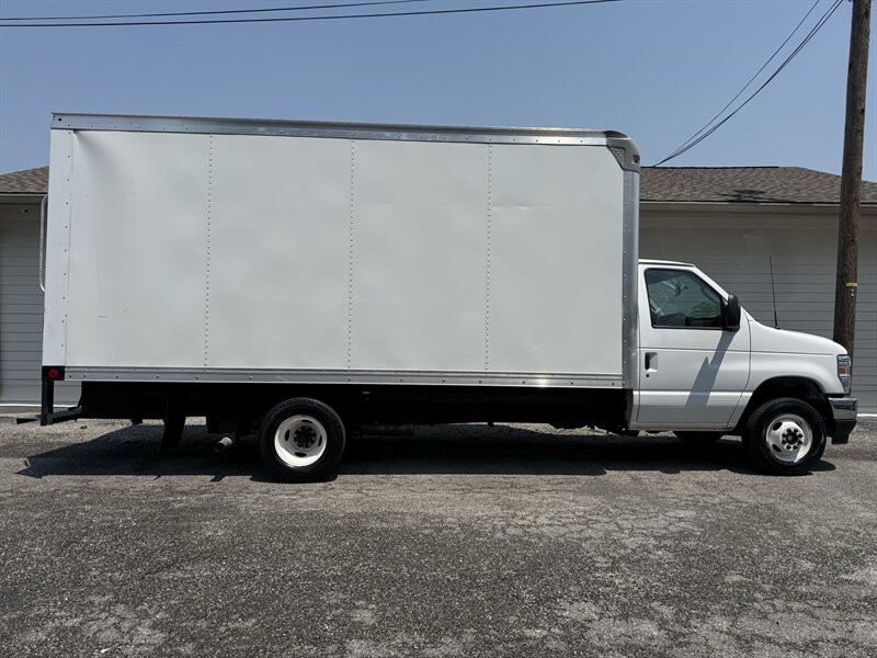 2025 Ford E-450 SD   - Photo 1 - Nashville, TN 37210