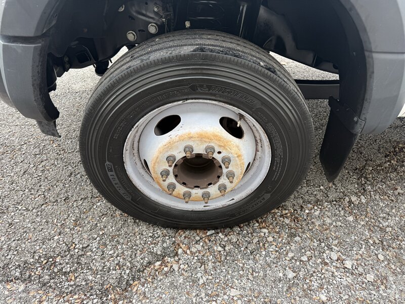 2019 Ford F-550 XL BUCKET TRUCK - Photo 18 - Nashville, TN 37210