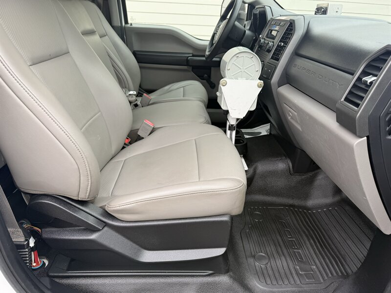 2019 Ford F-550 XL BUCKET TRUCK - Photo 10 - Nashville, TN 37210