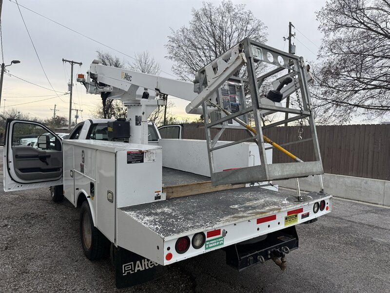 2019 Ford F-550 XL BUCKET TRUCK - Photo 35 - Nashville, TN 37210