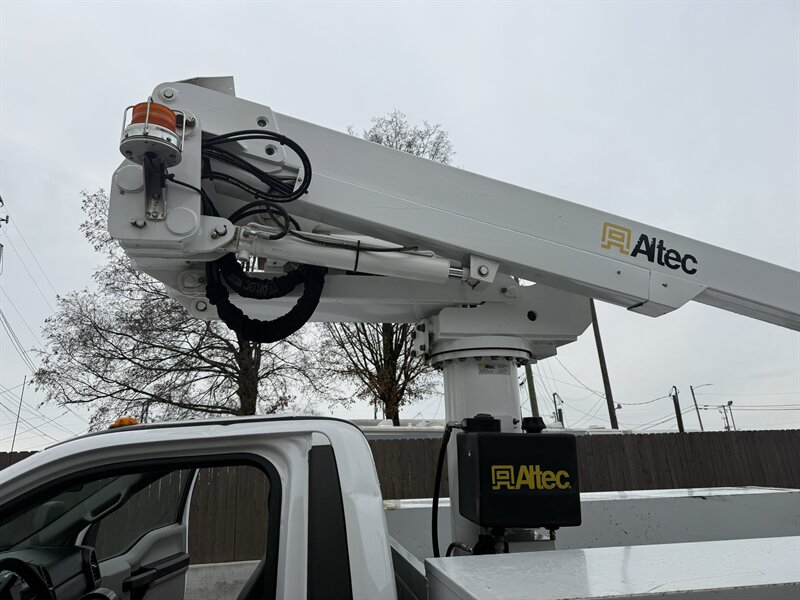 2019 Ford F-550 XL BUCKET TRUCK - Photo 28 - Nashville, TN 37210