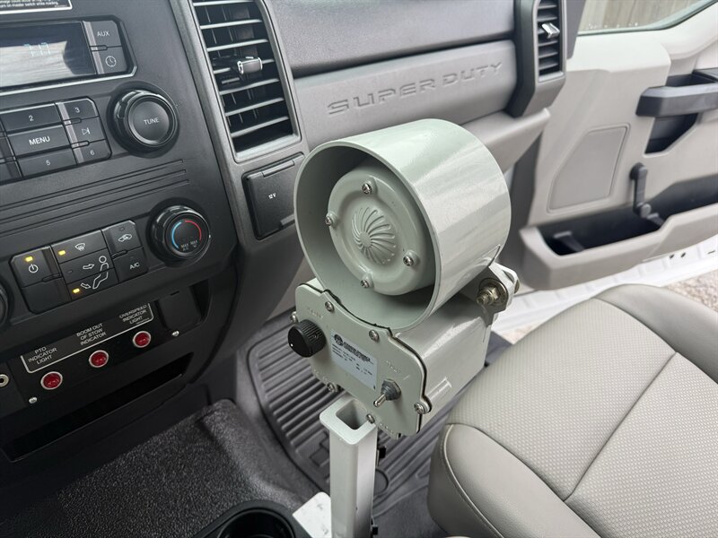 2019 Ford F-550 XL BUCKET TRUCK - Photo 25 - Nashville, TN 37210