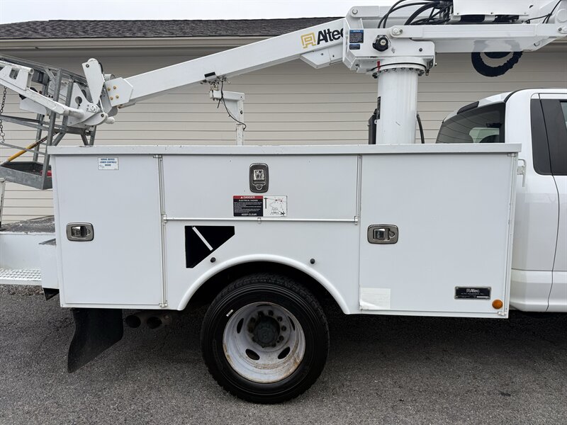 2019 Ford F-550 XL BUCKET TRUCK - Photo 5 - Nashville, TN 37210