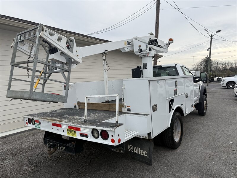 2019 Ford F-550 XL BUCKET TRUCK - Photo 2 - Nashville, TN 37210