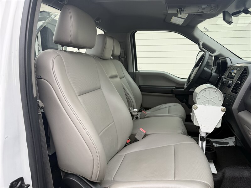 2019 Ford F-550 XL BUCKET TRUCK - Photo 11 - Nashville, TN 37210