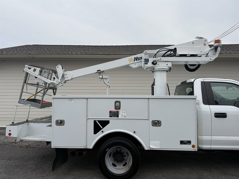 2019 Ford F-550 XL BUCKET TRUCK - Photo 4 - Nashville, TN 37210
