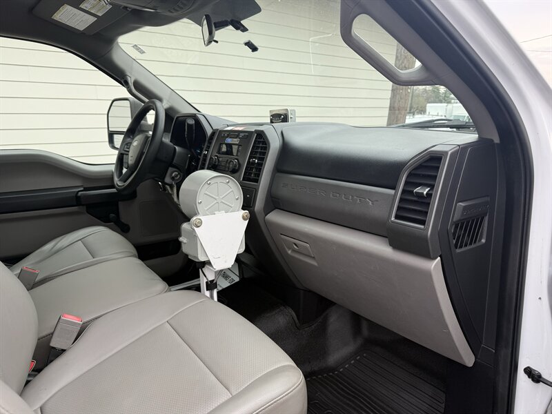 2019 Ford F-550 XL BUCKET TRUCK - Photo 12 - Nashville, TN 37210