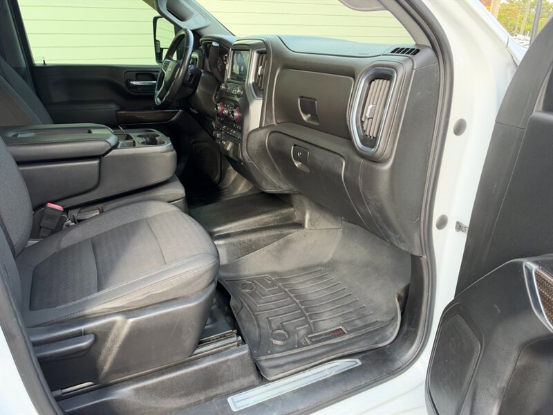 2020 Chevrolet Silverado 3500HD LT FLAT BED - Photo 31 - Nashville, TN 37210