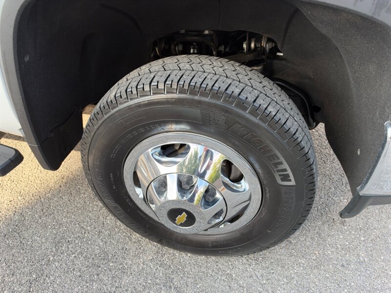 2020 Chevrolet Silverado 3500HD LT FLAT BED - Photo 17 - Nashville, TN 37210