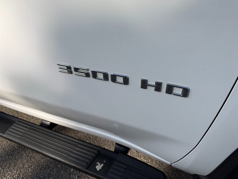 2020 Chevrolet Silverado 3500HD LT FLAT BED - Photo 15 - Nashville, TN 37210