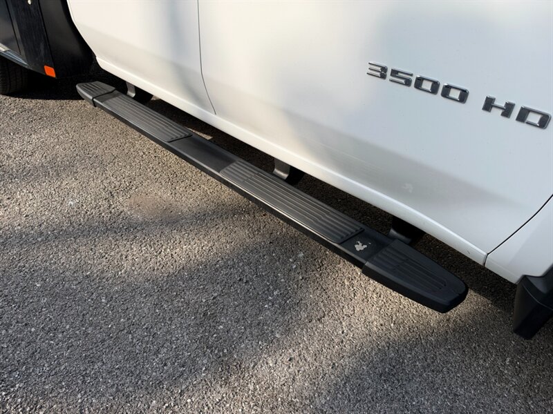 2020 Chevrolet Silverado 3500HD LT FLAT BED - Photo 14 - Nashville, TN 37210