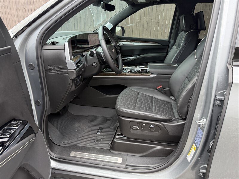 2025 Cadillac Escalade Sport Platinum photo 17