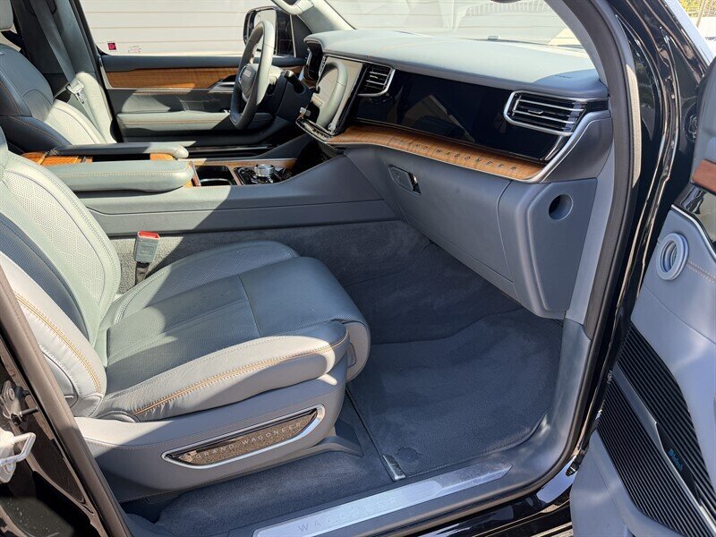 2022 Jeep Grand Wagoneer II photo 32