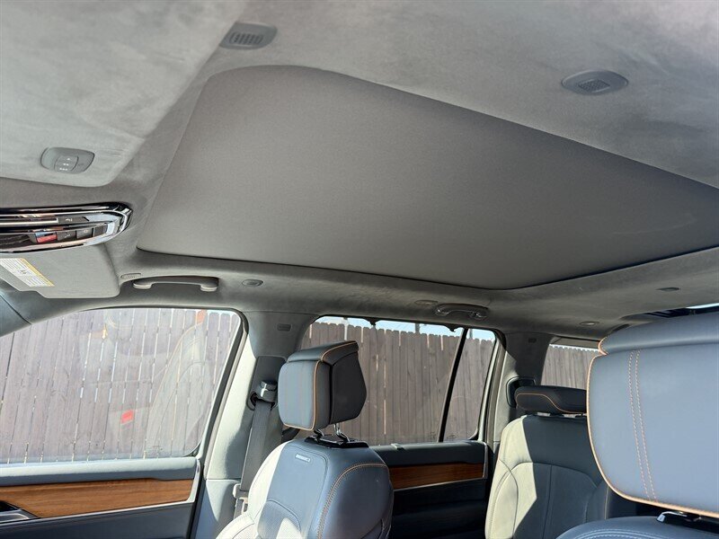 2022 Jeep Grand Wagoneer II photo 20