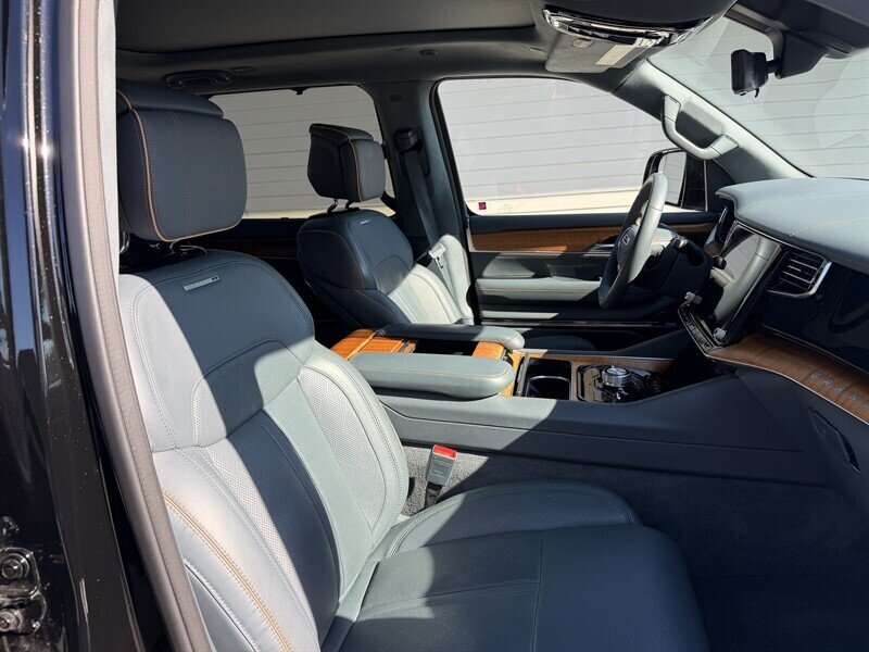 2022 Jeep Grand Wagoneer II photo 34