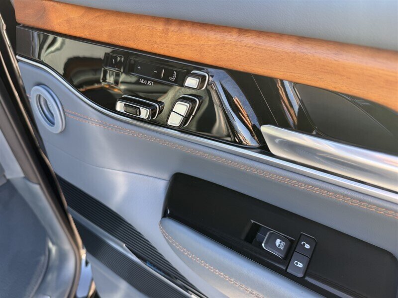 2022 Jeep Grand Wagoneer II photo 33