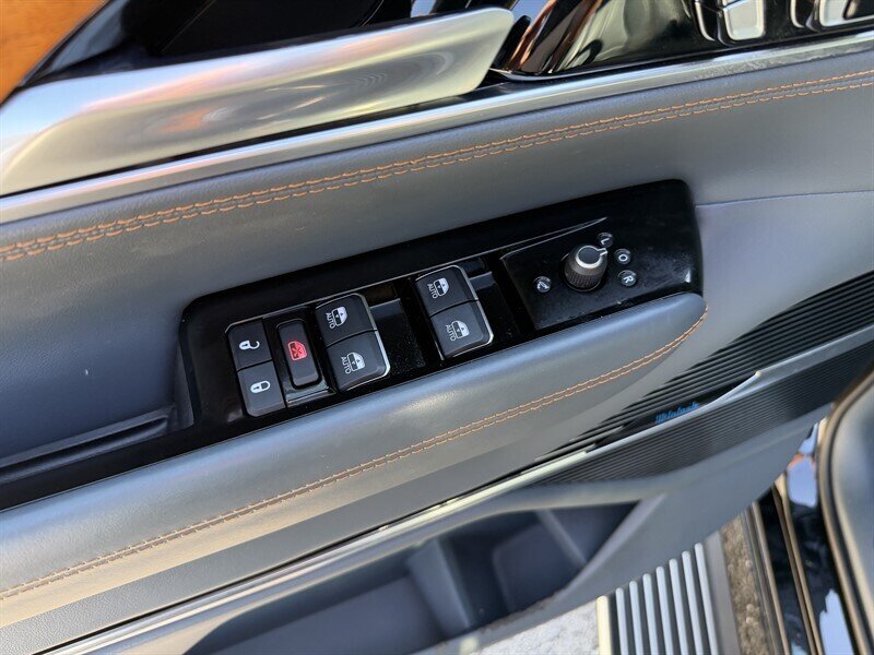 2022 Jeep Grand Wagoneer II photo 15